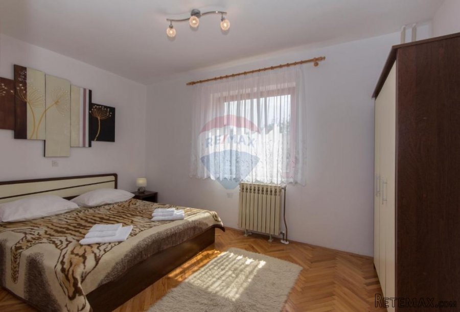 Pula okolica, Vila s bazenom i 13 soba - 8