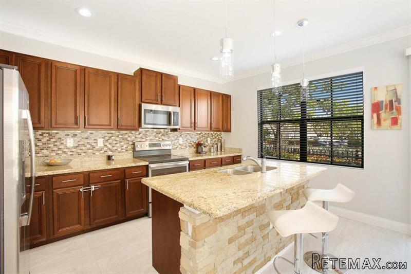 3 bedroom Residence For Sale: Pompano..