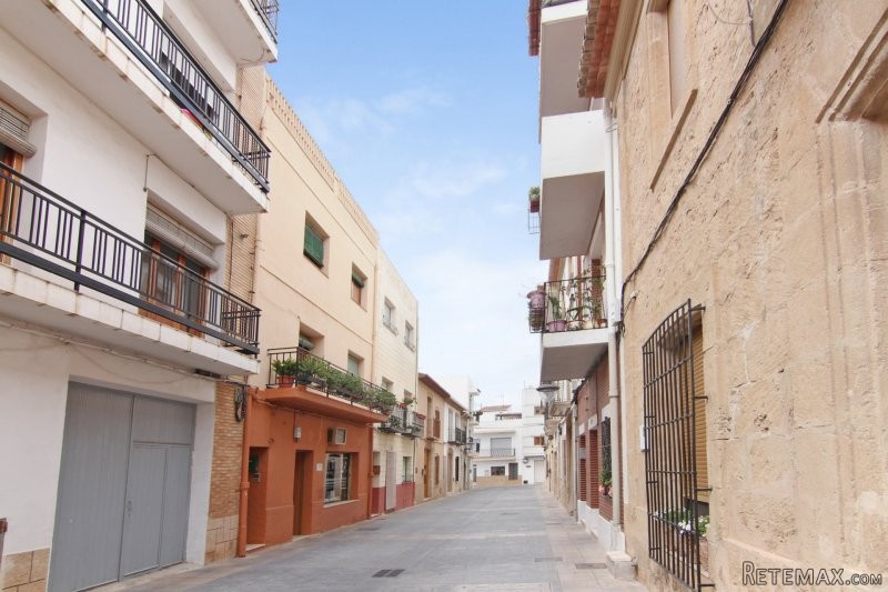 3 bedroom apartment in the historic..