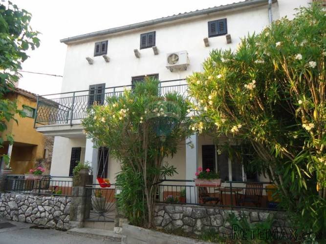 Buzet, lijepa obiteljska kuća 90 m2