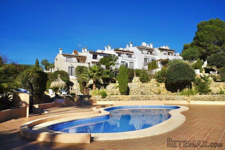 This large terraced property in the popular Tabaira area.. - 3