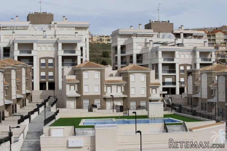Townhouse with 3 bedrooms and 1 bathroom just 200 meters.. - 3