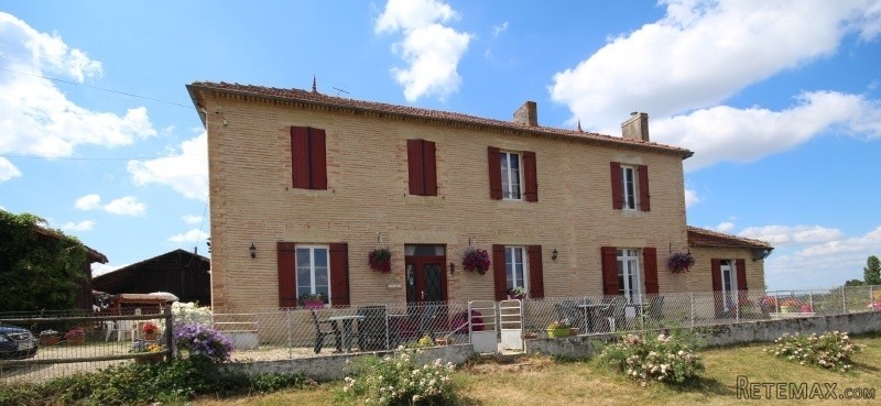 Character Stone house with 10ha of..