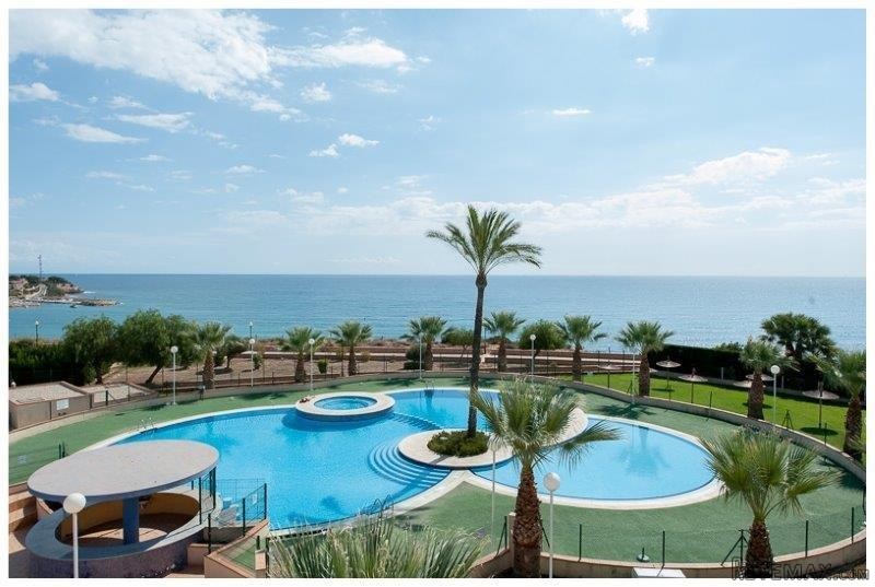 RS208, Fabulous semi-detached villa at..