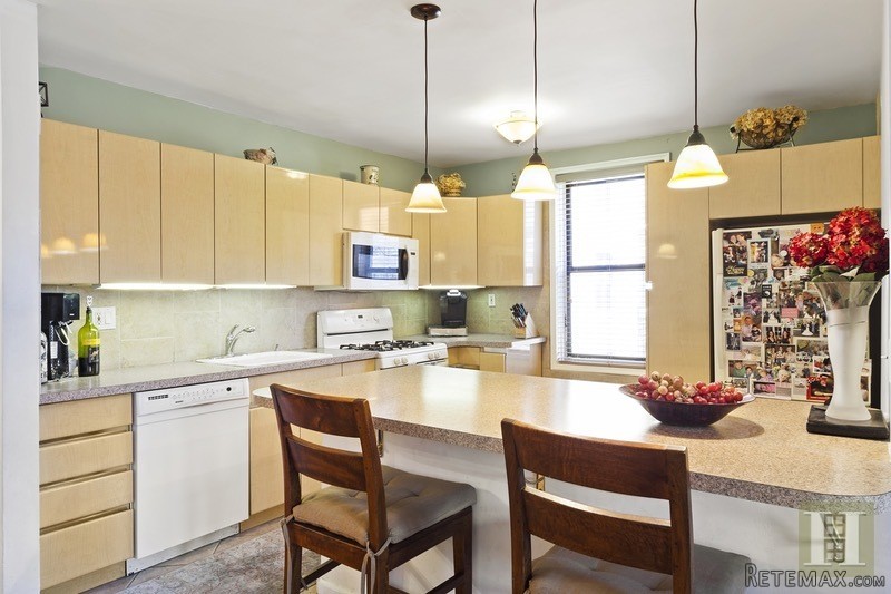 2 bedroom Apartment For Sale: 2550..