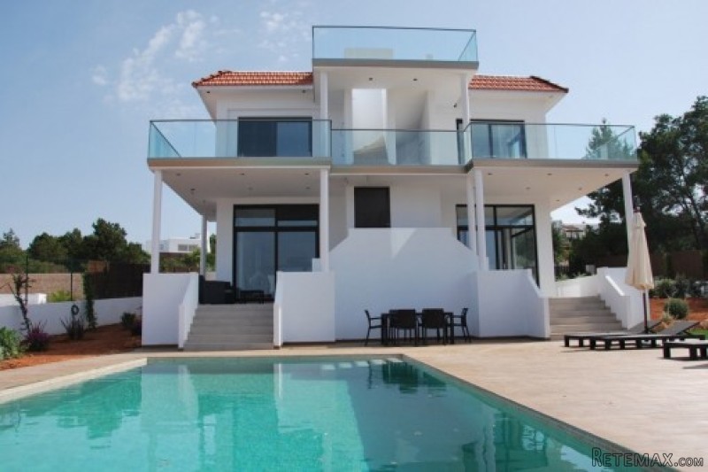 High quality built property near the..