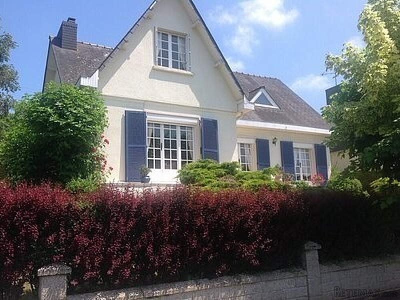 Immaculate, detached traditional..