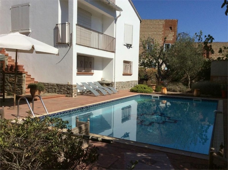 Superb Villa With Pool And Garden..