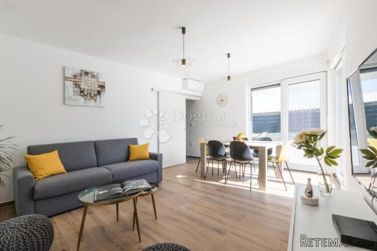 Moderna vila na mirnoj lokaciji, nadomak prirodnih plaža i c - 2