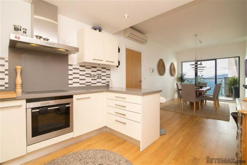 4 bed apartment in Kings Wharf - 2
