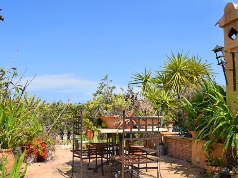 Spacious Town House In Sineu