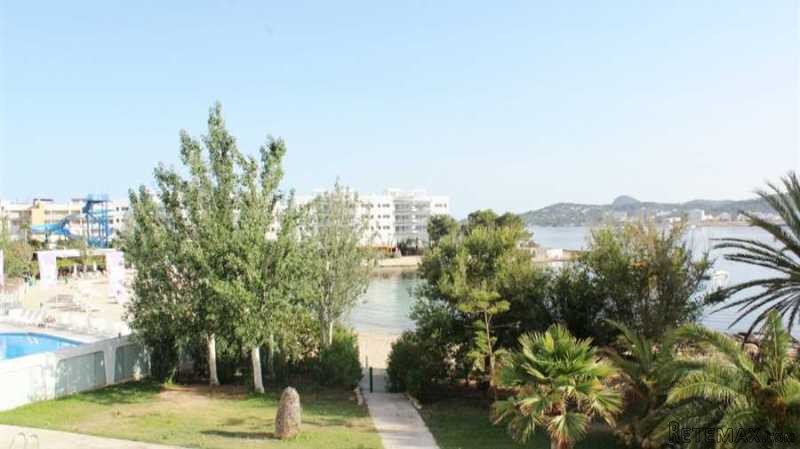 Apartment in first sea line