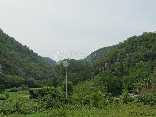 Žonti - građevinski teren uz infrastrukturu