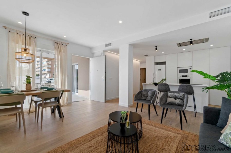 Apartamento de 3 amplios dormitorios con 2 baños completos.. - 2