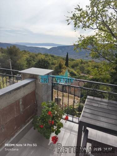 GRIŽANI APARTMAN sa okućnicom