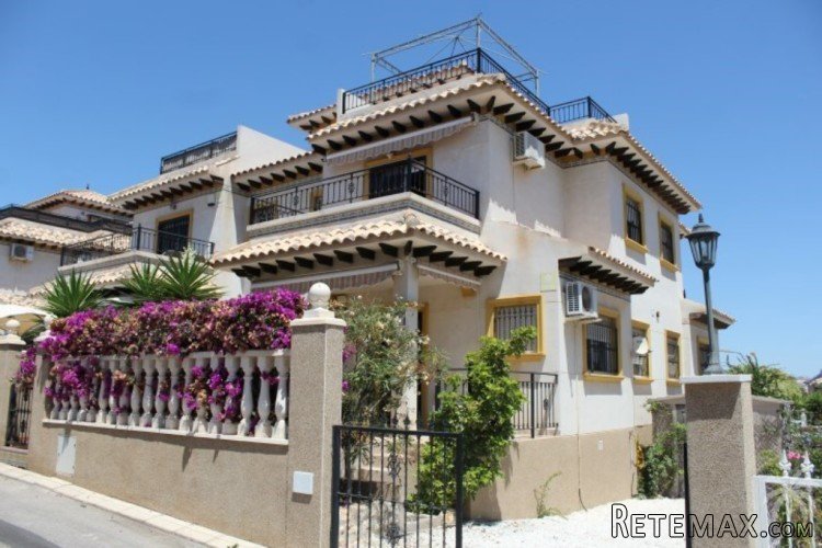 This house is located in a nice and quiet area, near the..