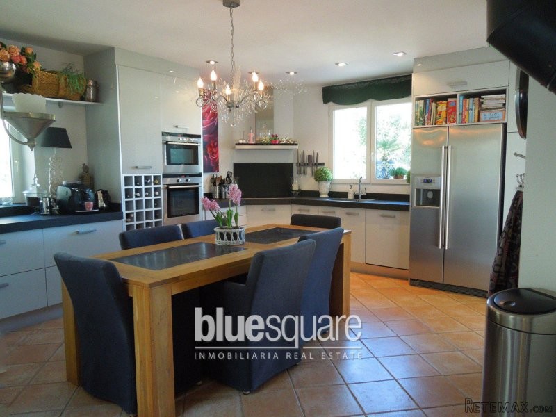 Substantial 5 Bedroom Detached Villa.. - 2