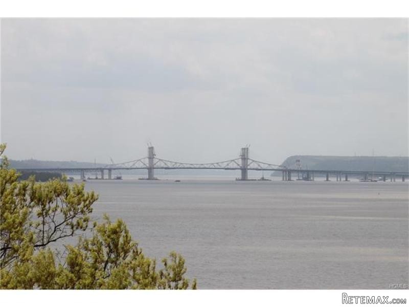 2 bedroom Commercial Property For Sale:..