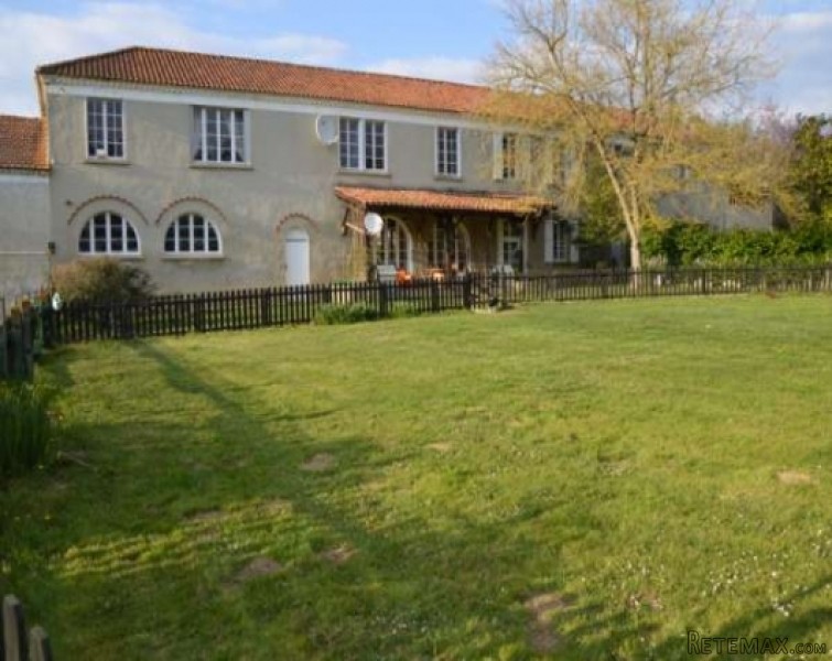 Large farmhouse, 2 cottages..