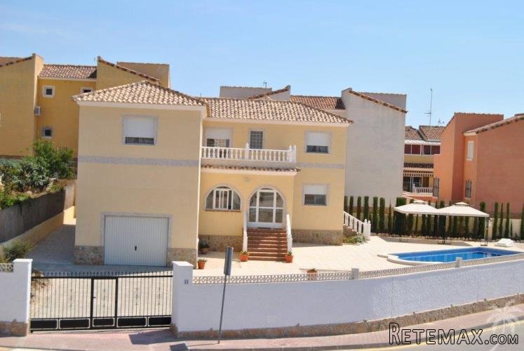 This fantastic villa is located in a luxurious villa..