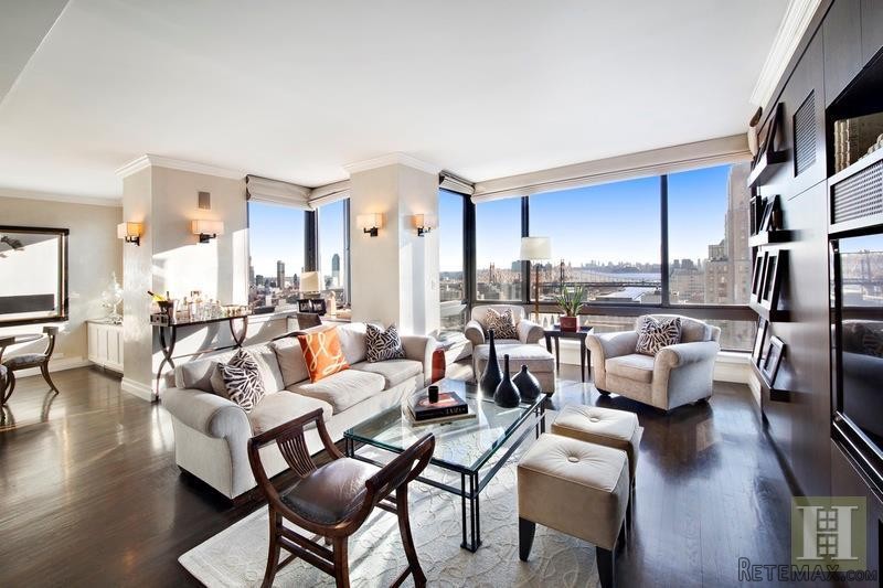 3 bedroom Apartment For Sale: 524 EAST..