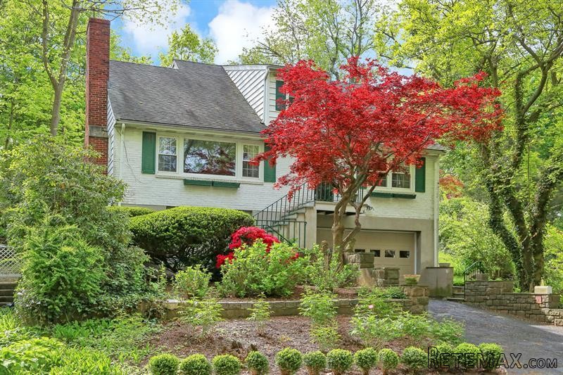 4 bedroom House For Sale: 19 Field Road.. - 2
