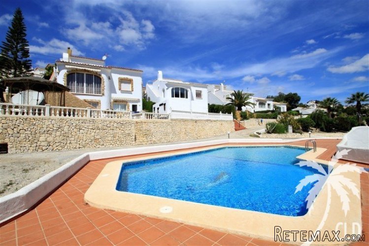 Detached bungalow for sale close to El Portet, Moraira...