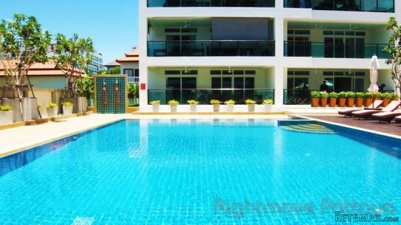 2 Bedroom Condo for sale in Pratumnak -..
