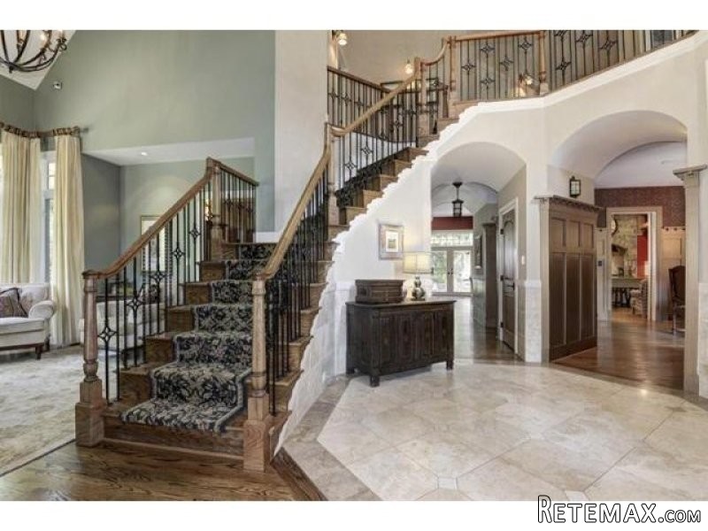 5 bedroom Detached House For Sale: 8634.. - 2