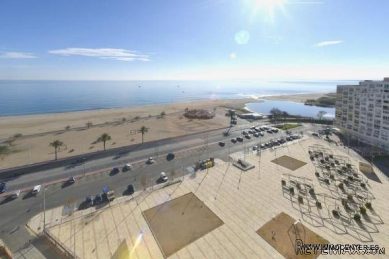 EMPURIABRAVA: Studio-cabin located on..