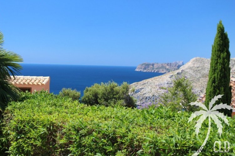 Villa for sale in Costa Nova in Javea with sea views. Upon..