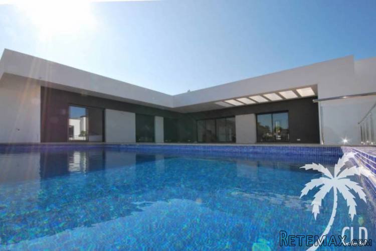 Modern villa of recent construction, on a short distance..