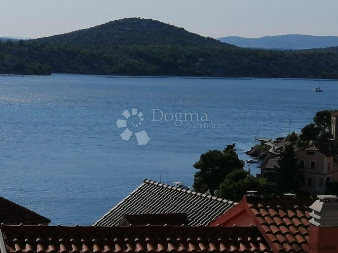ŠIBENIK, dva stana u centru sa predivnim pogledom na more