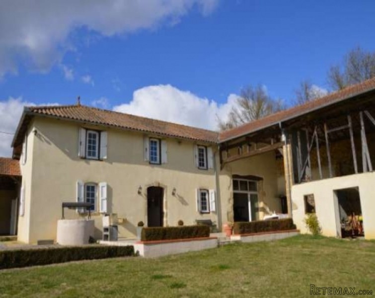 Hilltop maison de maitre with pool and..