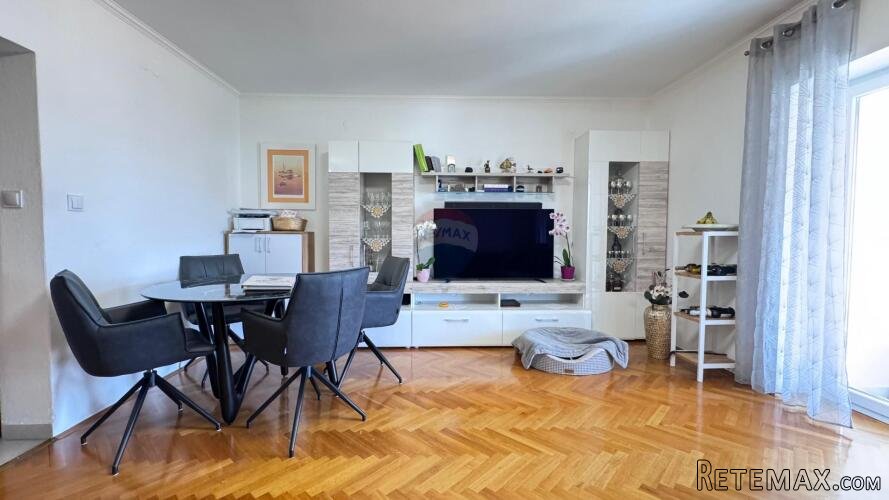 Rijeka, Srdoči, dvosobni stan 65m2, dva balkona
