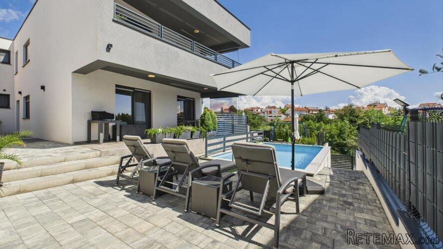 Istra, Medulin - luksuzna vila sa tri apartmana