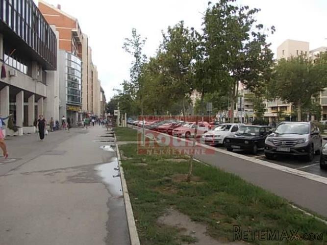 Agencijska oznaka lokala je 9104995, Novi Sad, Bulevar..