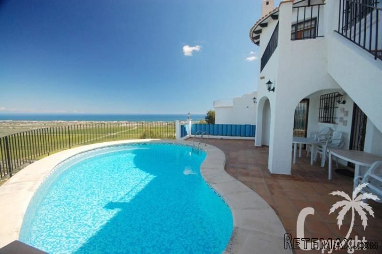 This villa is located on a sunny position of the Monte Pego..
