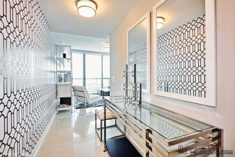2 bedroom Flat For Sale: 6899 Collins..