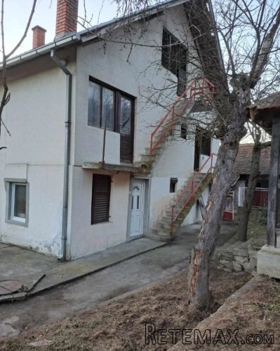 Prodajem kucu Ugrinovci-Gornji Milanovac