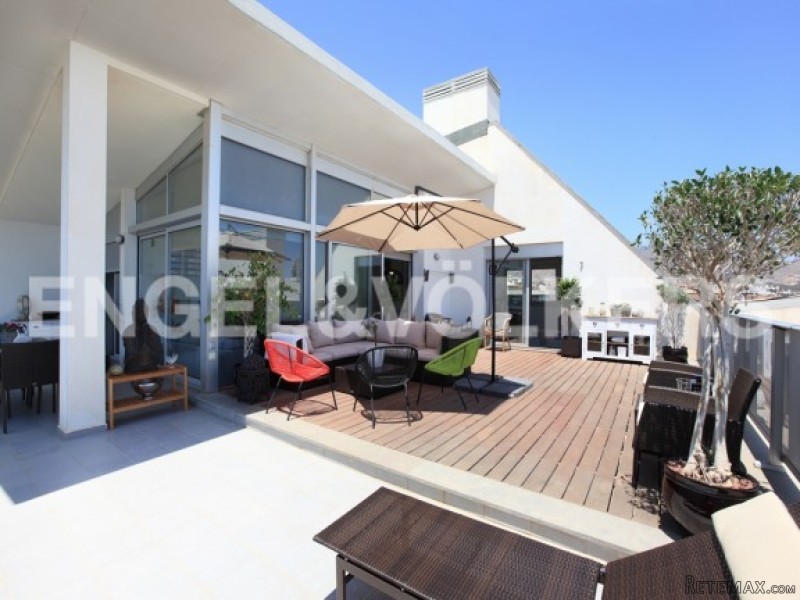Modern Penthouse With Sea Views - 2