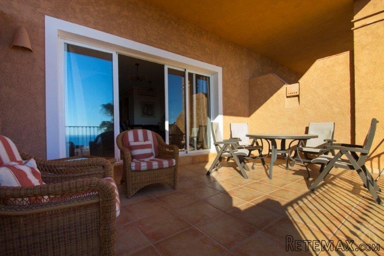 Spacious three bedroom townhouse with panoramic views.. - 2
