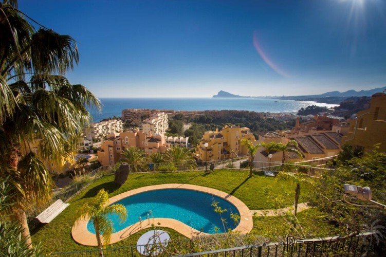 Spacious three bedroom townhouse with panoramic views.. - 3