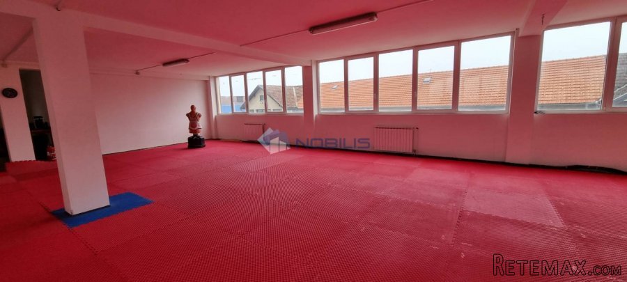 Samobor, centar, 428m2, 3 parking mjesta, 1. kat, lift