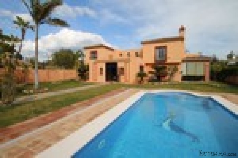 6 Bedrooms - Villa - Malaga - For Sale