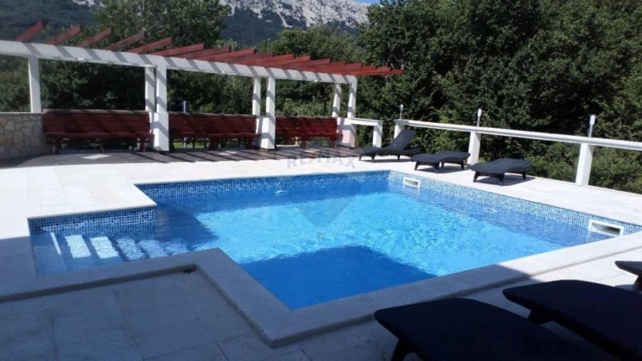 Baška - četiri nove kuće u nizu, 320m2, bazen