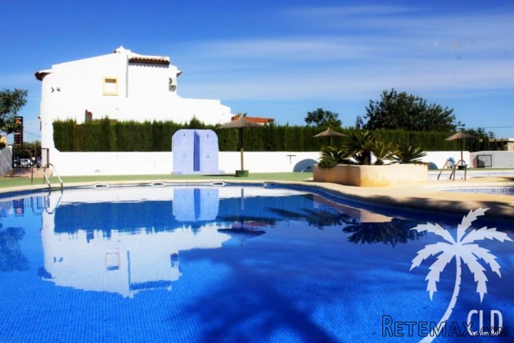 Reduced from 250,000 Euro! Three bedroom townhouse..