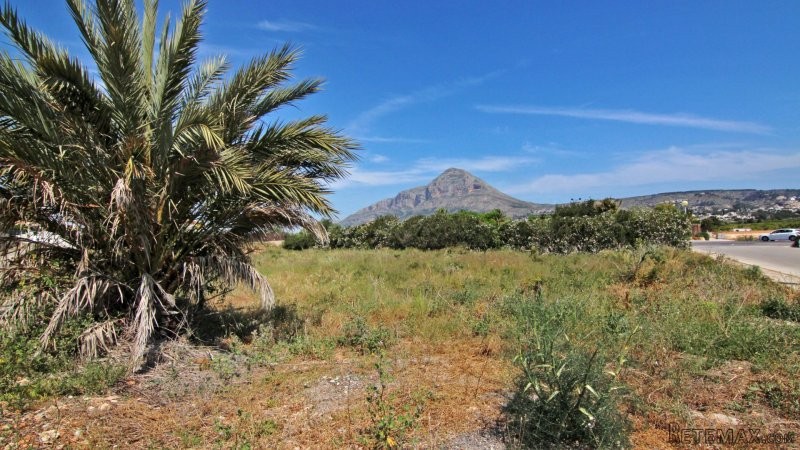 Building land with mountain views in..