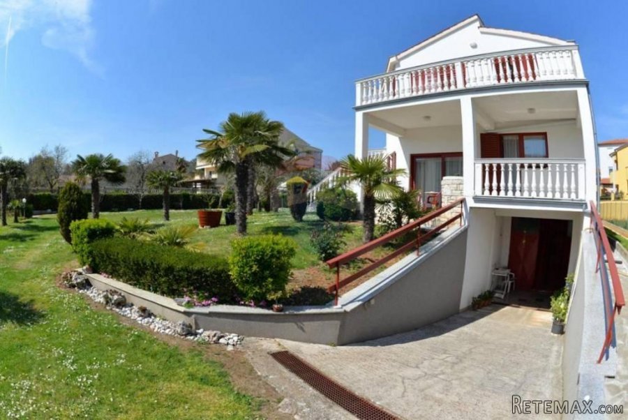 ISTRA, MEDULIN, apartmanska kuća na predivnoj okućnici 60m o - 2