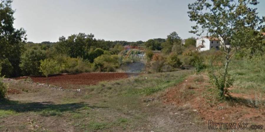 Istra,građevinsko zemljište 1604m2 u mirnome mjestu